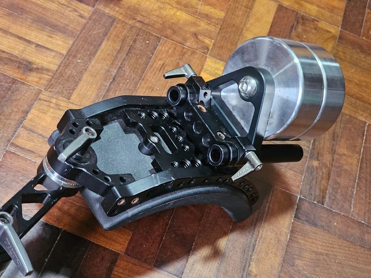 Tilta TT-03-TL DSLR Shoulder Rig com Follow Focus e contrapeso - Foto 5
