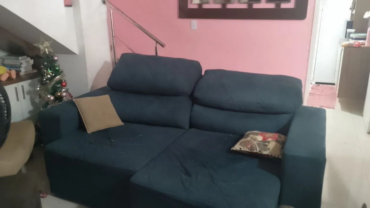 Sofá retrátil em bom estado de conservação 