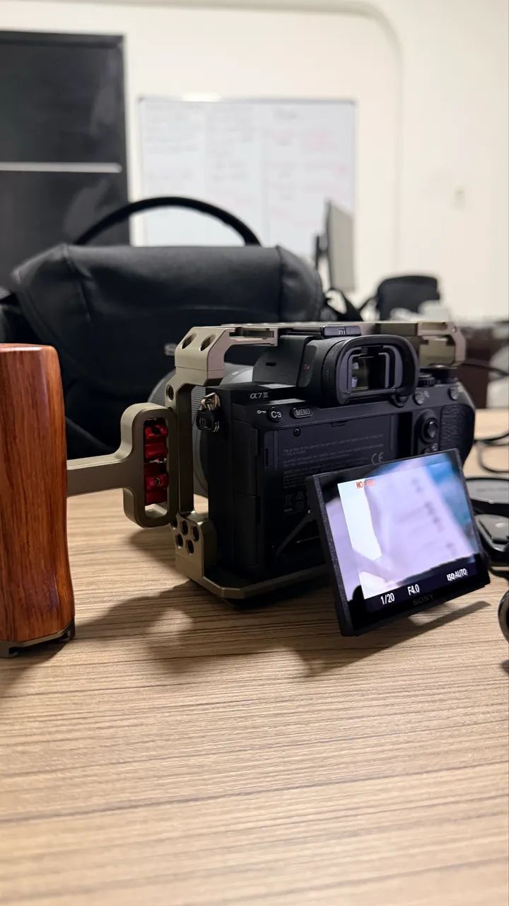 Sony Alpha 7 III - Corpo + Acessórios - Excelente estado!