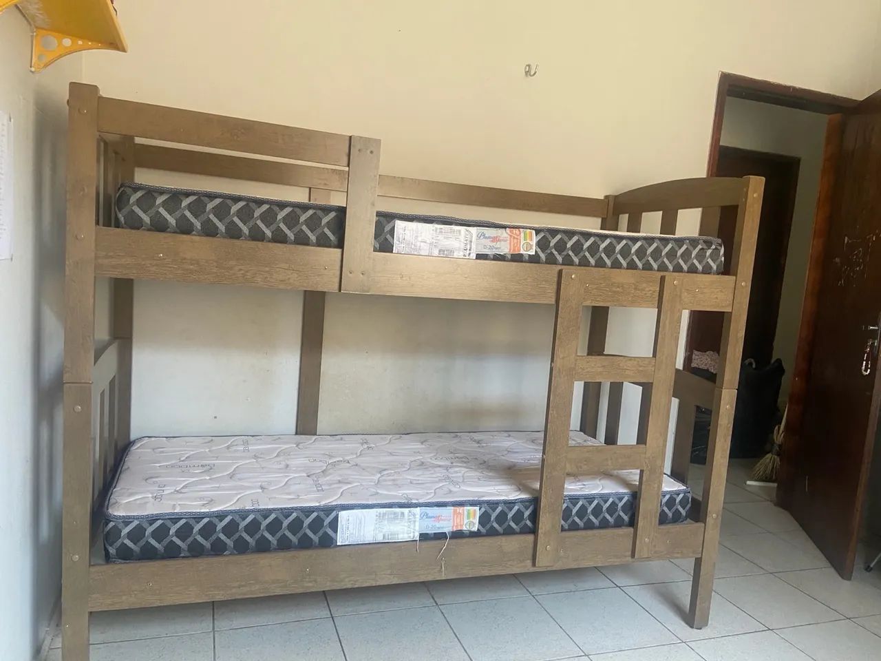 Cama beliche solteiro com colchões  - Foto 2