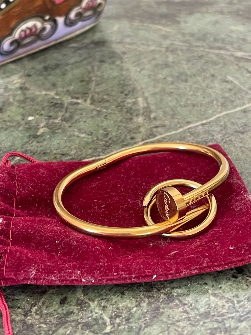Vendo um conjunto,bracelete e um anel 