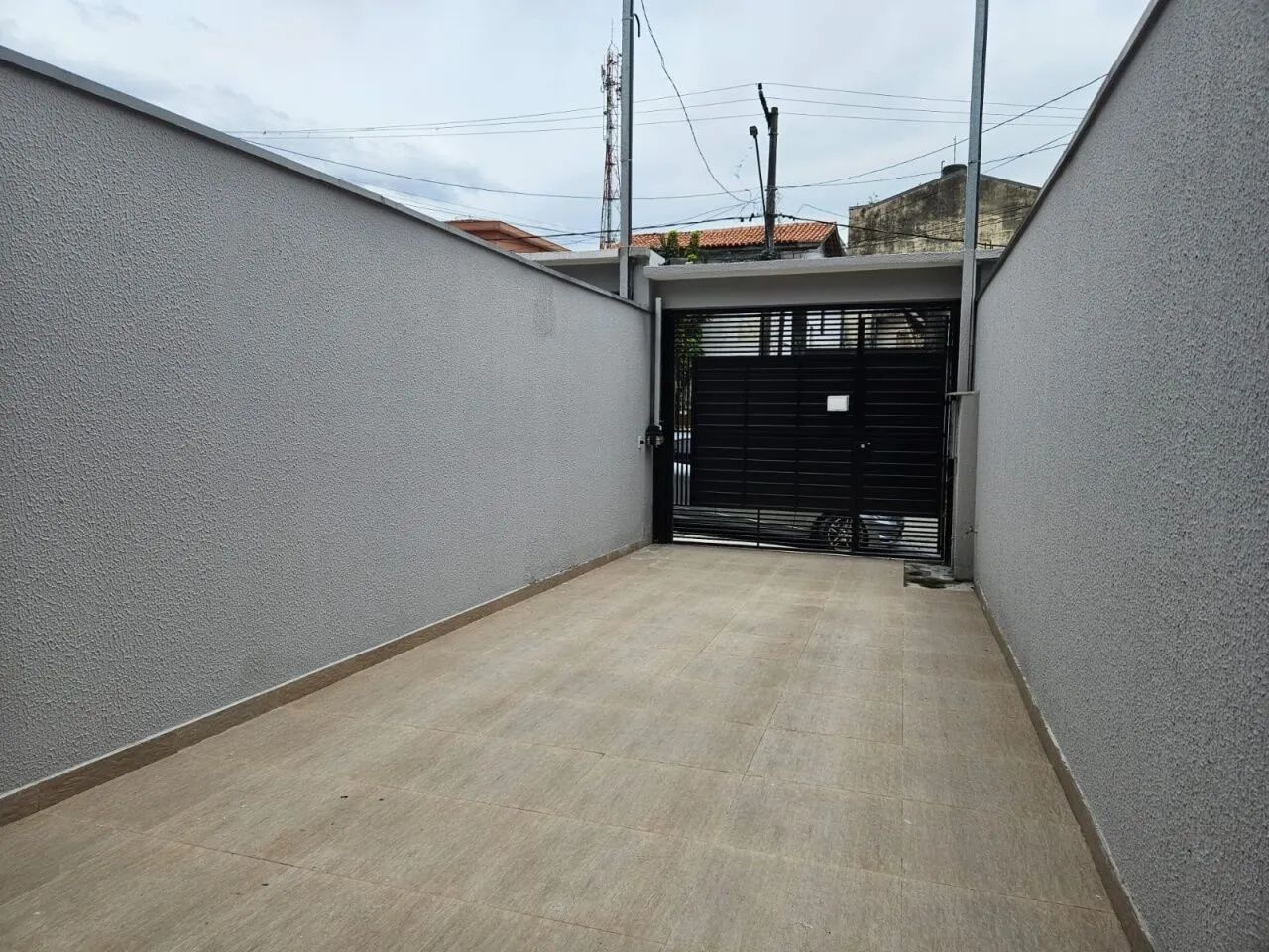 SOBRADO NOVO COM 2 SUÍTES E 2 VAGAS ? PRONTO PARA MORAR - Foto 2
