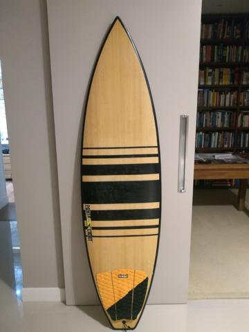 Prancha de Surf PowerLight Guga Arruda Faca 5'11" semi nova - Foto 5