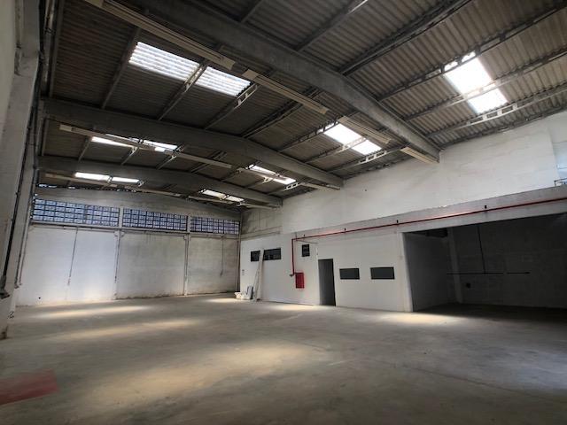 Galpão Comercial com 375m2 mais mezanino e 7m de pé direito