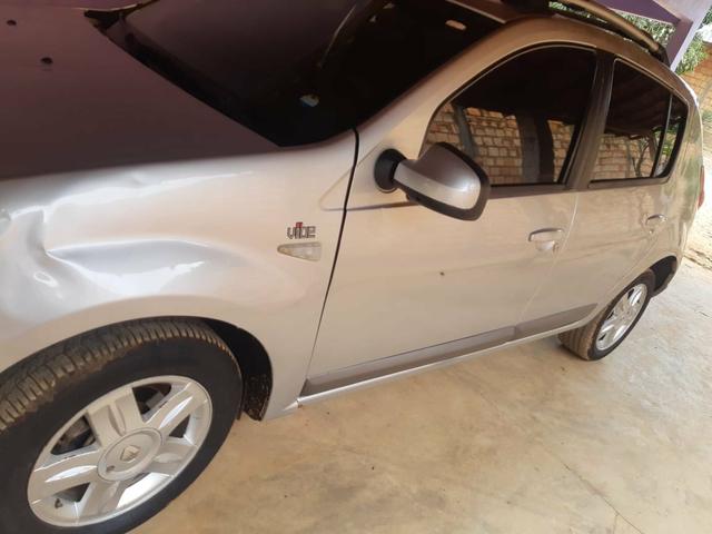 Vendo sandero 1.6 - Foto 2