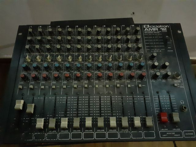 Mesa de som