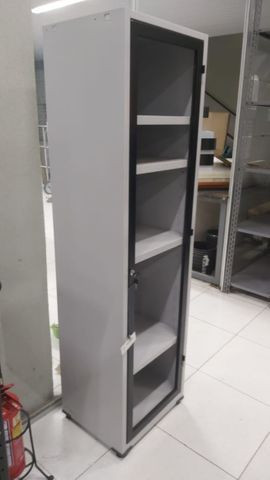 Armário em Aço com 1 porta para vidro - Oferta de produto de mostruário ótimo valor.