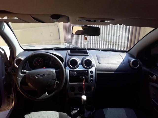 Fiesta Sedan 1.0 Class - Completo - 2011/2012 troco por carro ou moto - Foto 4