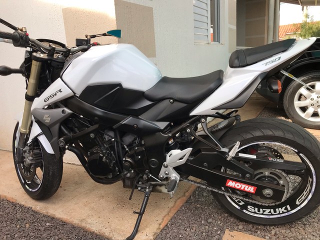SUZUKI GSR750 ZA