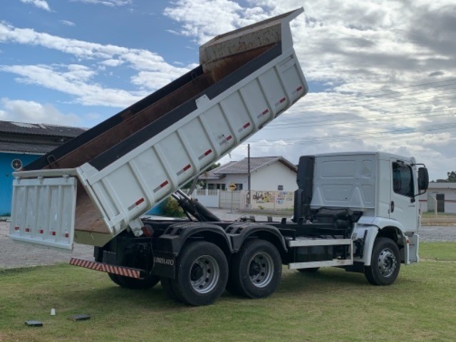 vw 24250 caçamba  - Foto 4