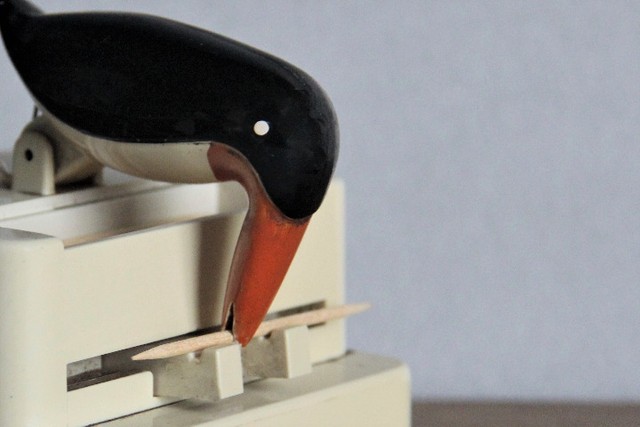 Dispersor de Palitos Pinguim SM - Origem França - Fabric Anos 50 - Foto 2