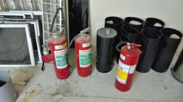 Suporte para extintores, em metal, temos vários. E outros. - Foto 2