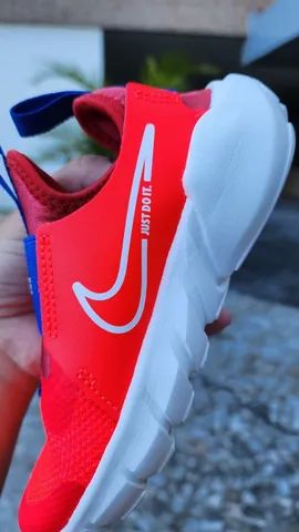 Nike red store shoes without laces