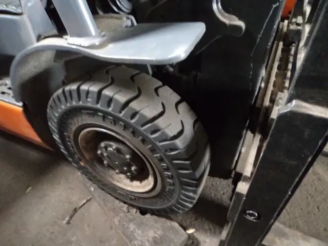 empilhadeira toyota modelo 8FGU 18 ano 2009 deslocador torre duplex - Foto 5