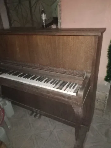 Piano infantil madeira antigo