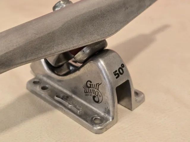 Trucks gullwing charger 185mm Angle: 50° (NOVOS)