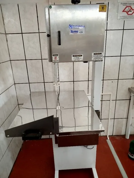 Maquinário para açougue (troco por carro)