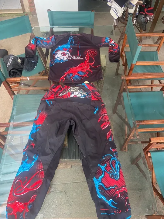 Roupas de andar moto e bota motocross