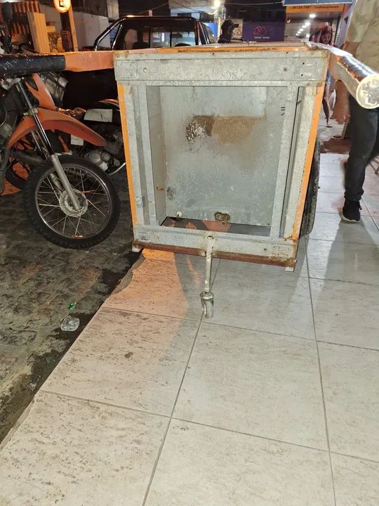 Carrinho de geladeira - Semi novo