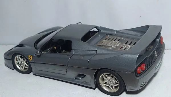 Miniatura Ferrari F50 1995 Bburago 1/18 Prata - Foto 3