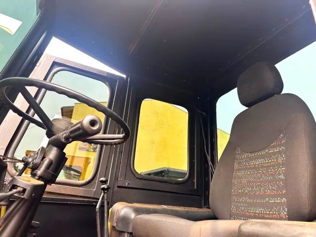 Pá Carregadeira 930T ano 94 - Foto 5