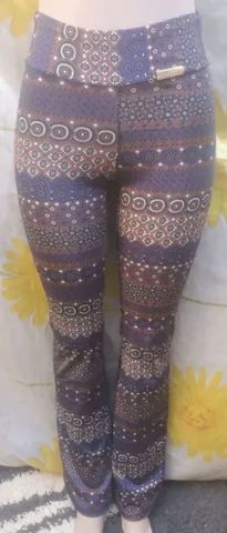 <br>calça legging mix estampas flare tam g