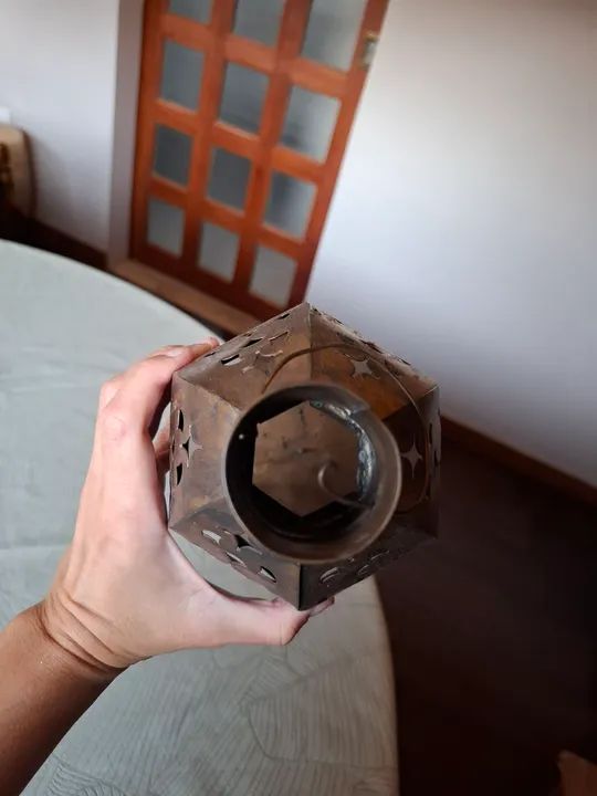 Lanterna decorativa vintage de metal e vidro comprada na Índia - Foto 6