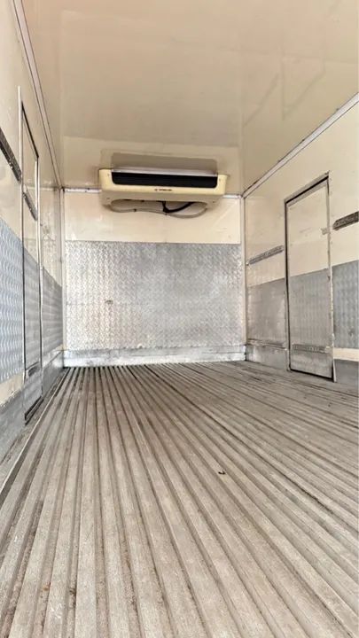 Caminhão Baú Frigorífico em Ótimo Estado - Foto 3