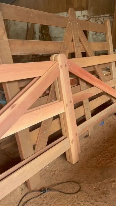 Portão e porteira de madeira rústico para área externa - Foto 3