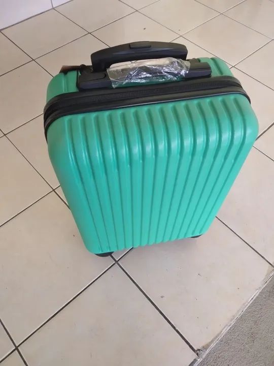 Mala de bordo Verde. Produto novo