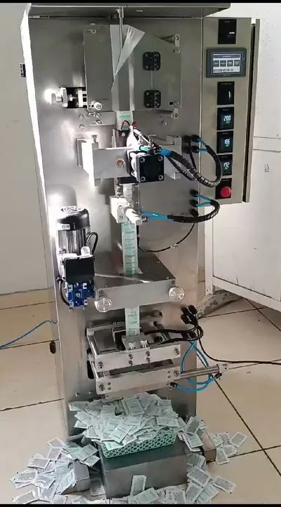 Empacotadora tipo sacheteira para produção rural e sachês.64319177691778120