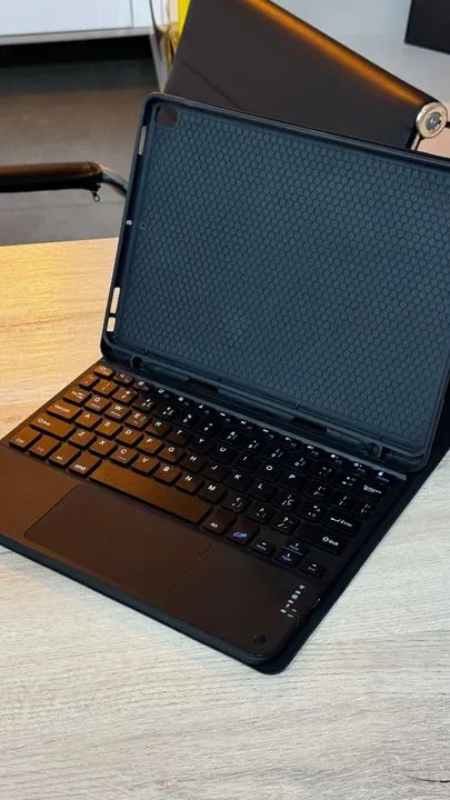 Capa com teclado iPad 9 10.2 Pol. - 90 dias de garantia! Até 12x no cartão! - Foto 2