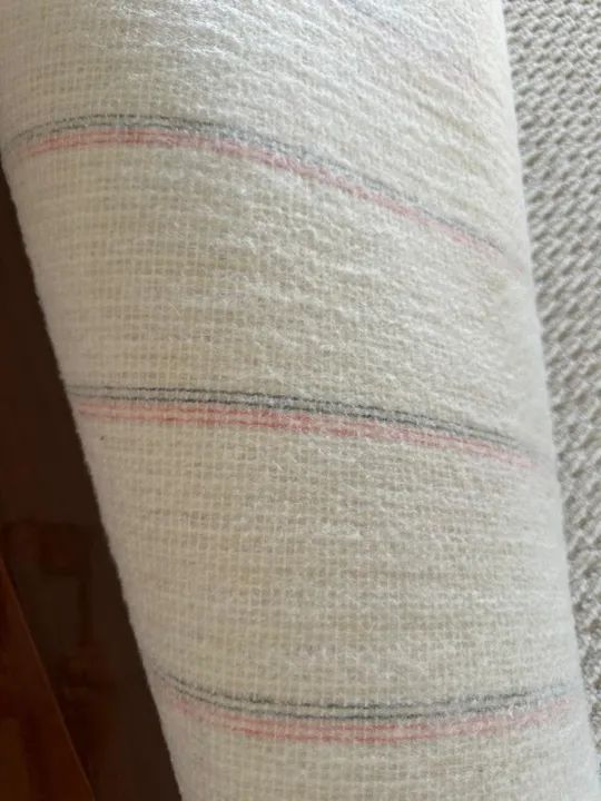 Tapete sintético antialérgico, off-white,  medindo 1,50 x 1,50 - Foto 3