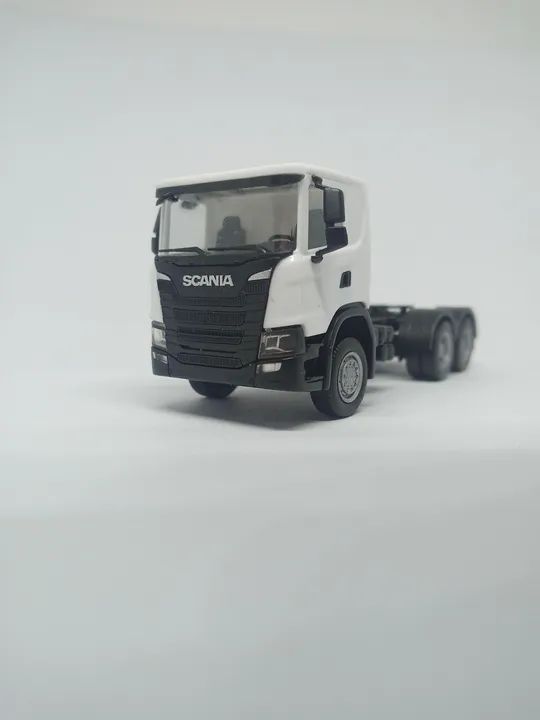 Caminhão Scania 6x6 - escala HO 1/87 herpa