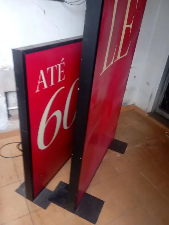 Painel, Totem com iluminação para loja