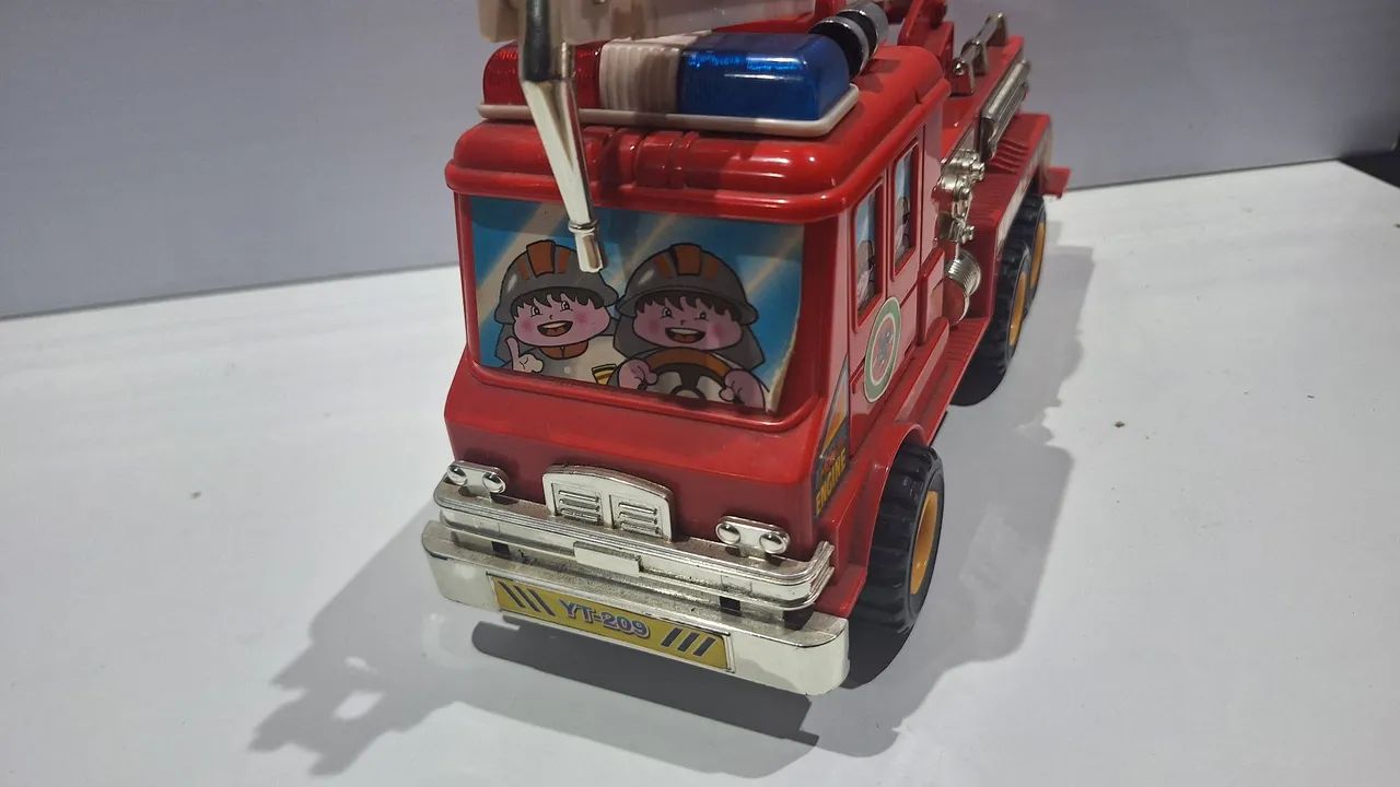 Caminhão de bombeiro antigo  - Foto 5