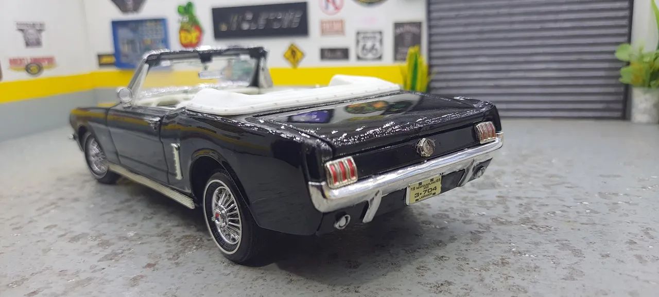 Miniatura 1/18 -Mustang 1964 - série Timeless Classics - Motormax 1/18 - Foto 2