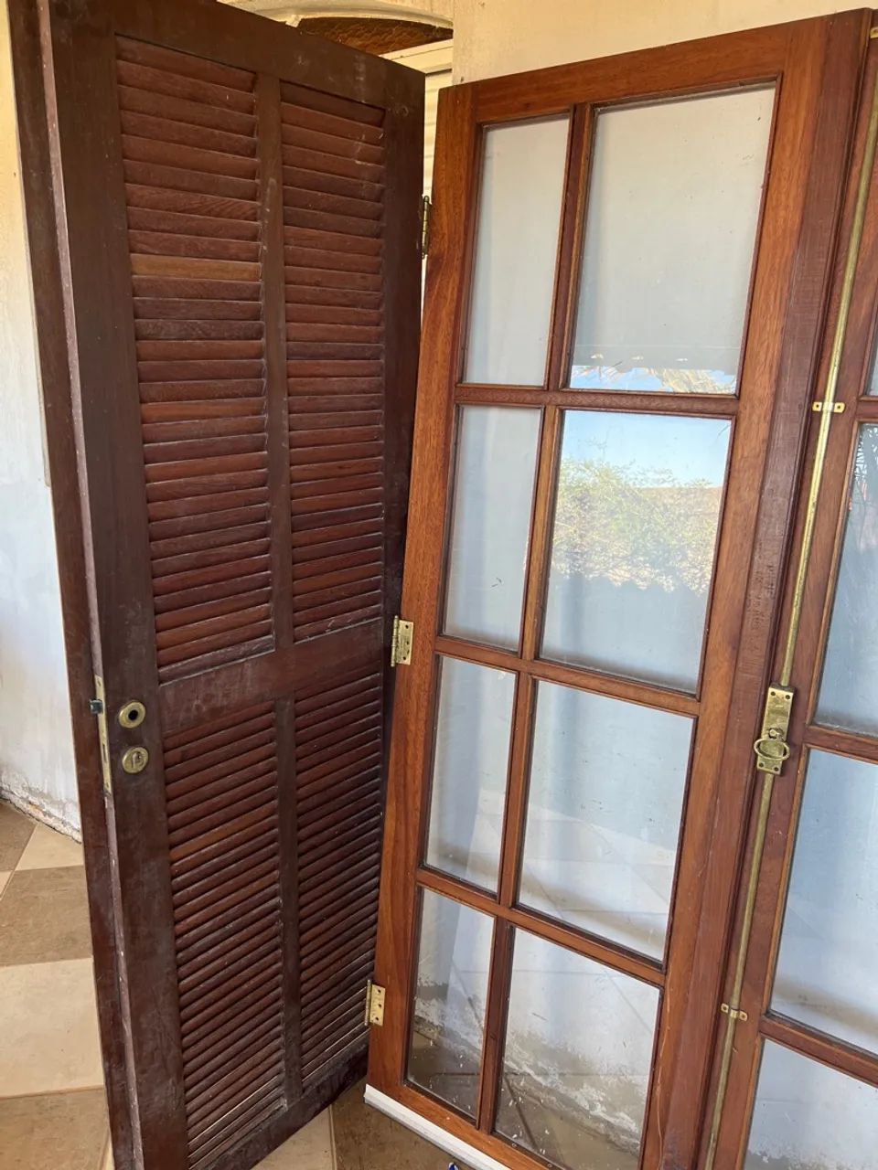 Porta dupla em madeira maciça maravilhosa  - Foto 3