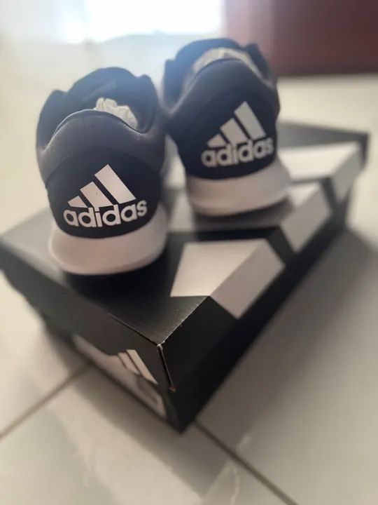 Tênis original adidas novo na caixa 