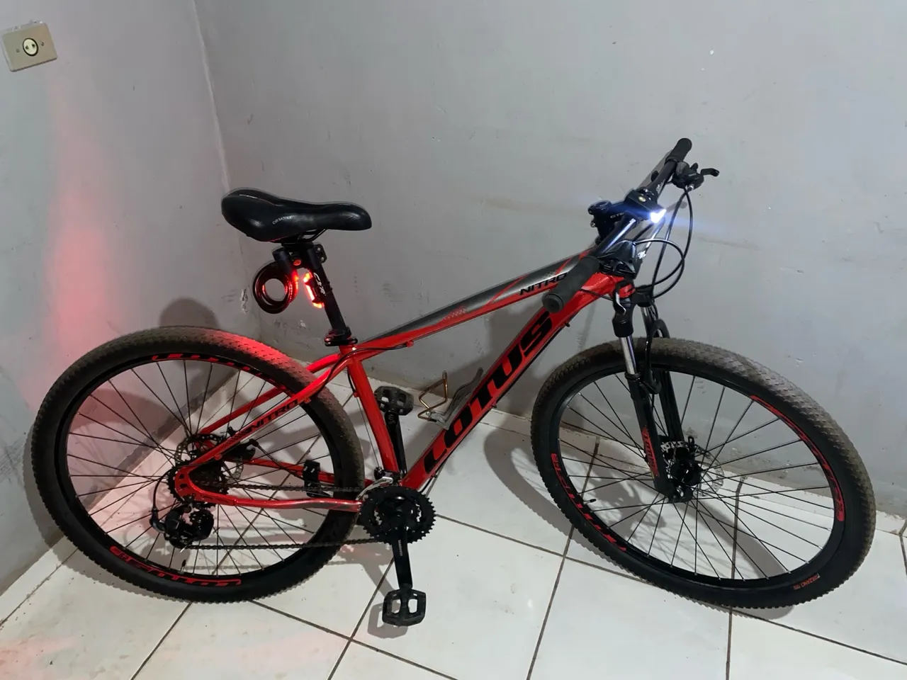 Bicicleta Aro 29 Lotus Freio a Disco, Amortecedor, Marcha Shimano