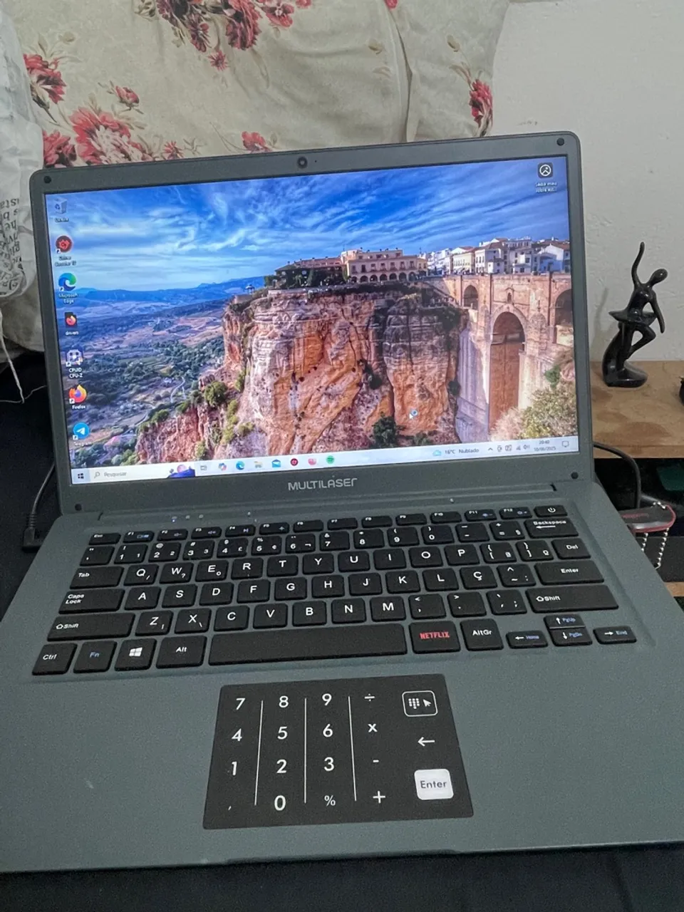 Notebook Multilaser com teclado numérico