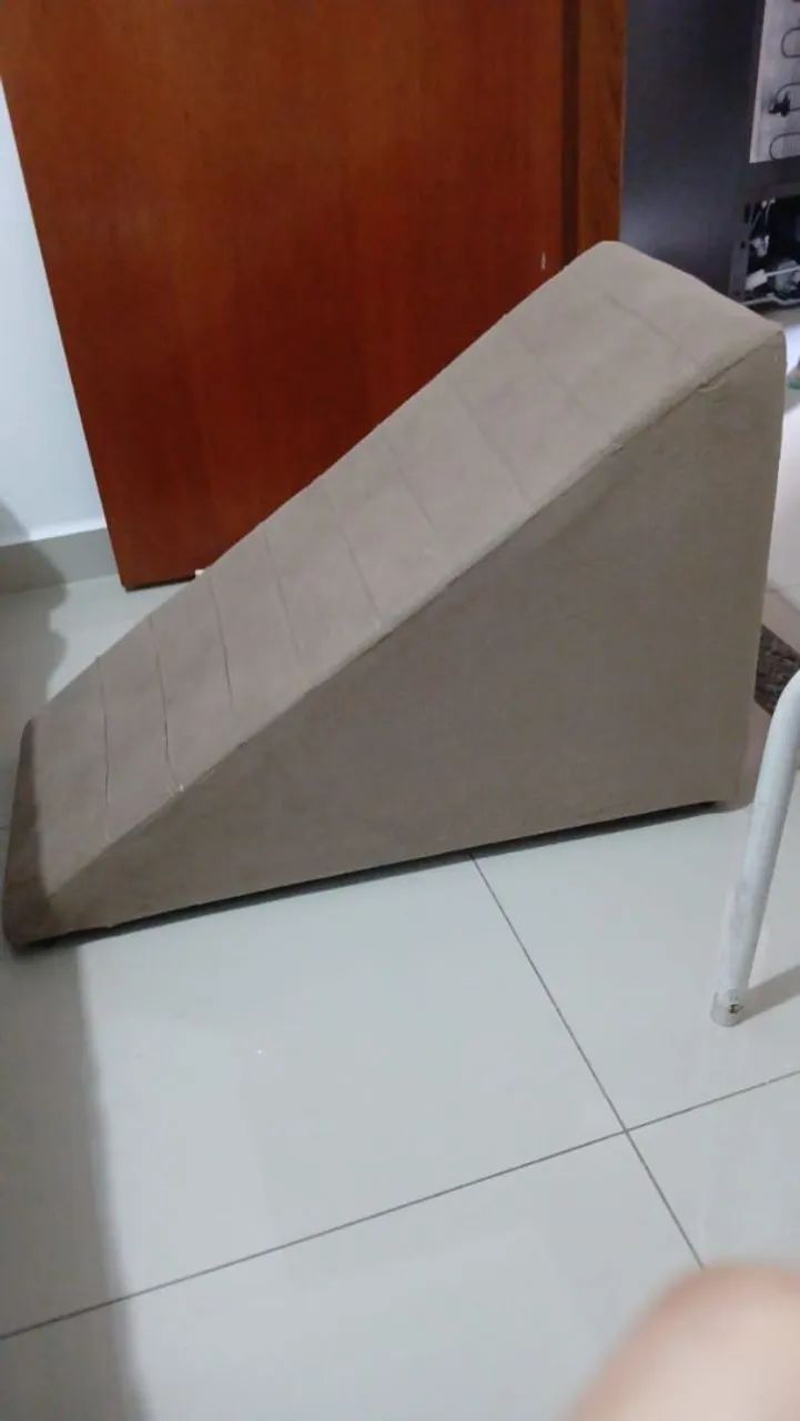 Ramp for bed or sofa use.64861426795009121