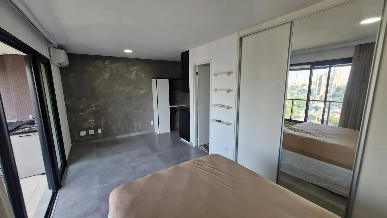 Studio no Campo Belo com vaga de garagem ao lado do metrô Campo Belo - Varanda fechada