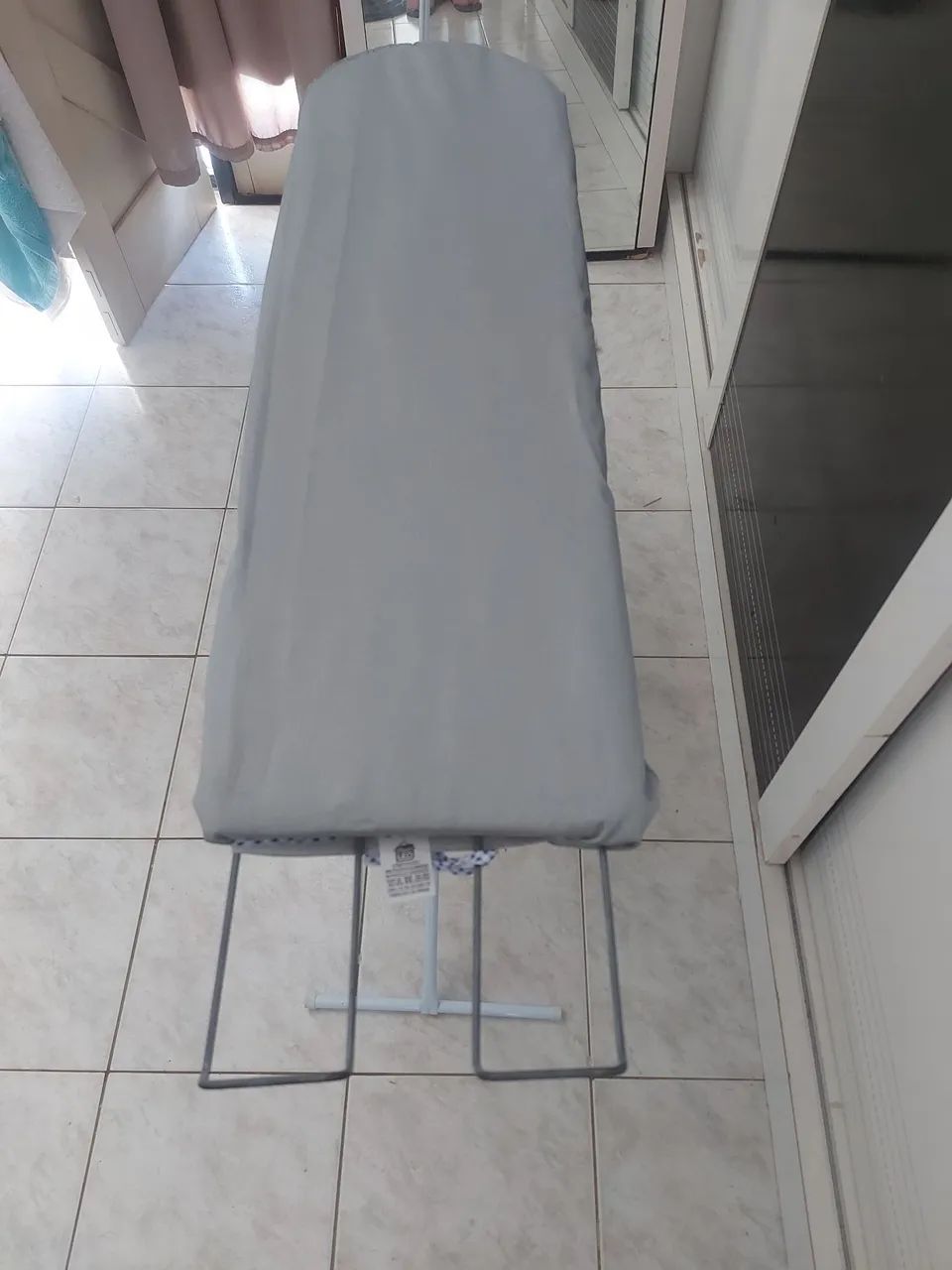 Mesa de Passar Roupa Dobrável Com Capa Térmica  - Foto 2