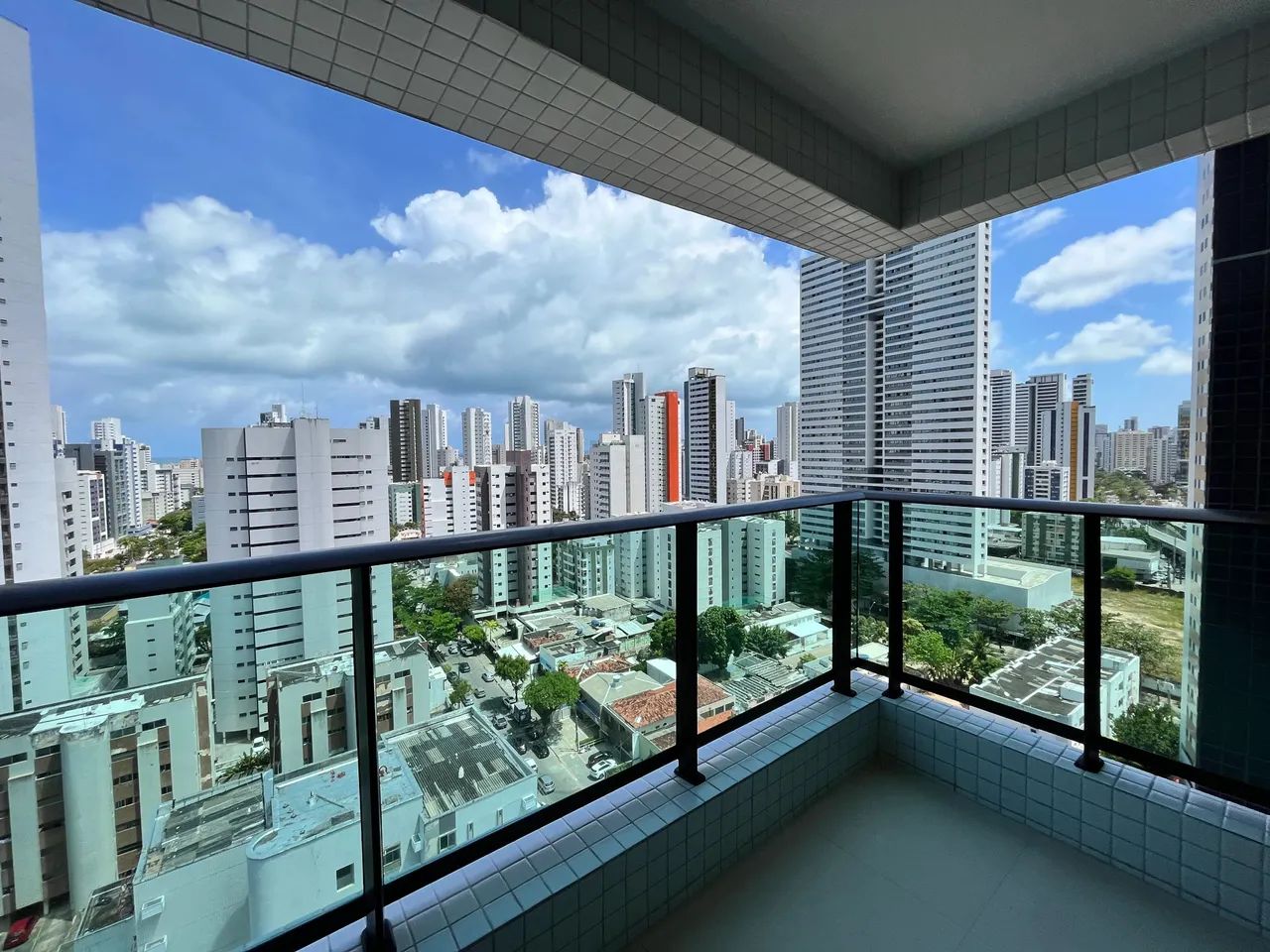 Aluguel em Boa Viagem | Apartamento de 03 quartos - Andar Alto - 2 vagas - 90m