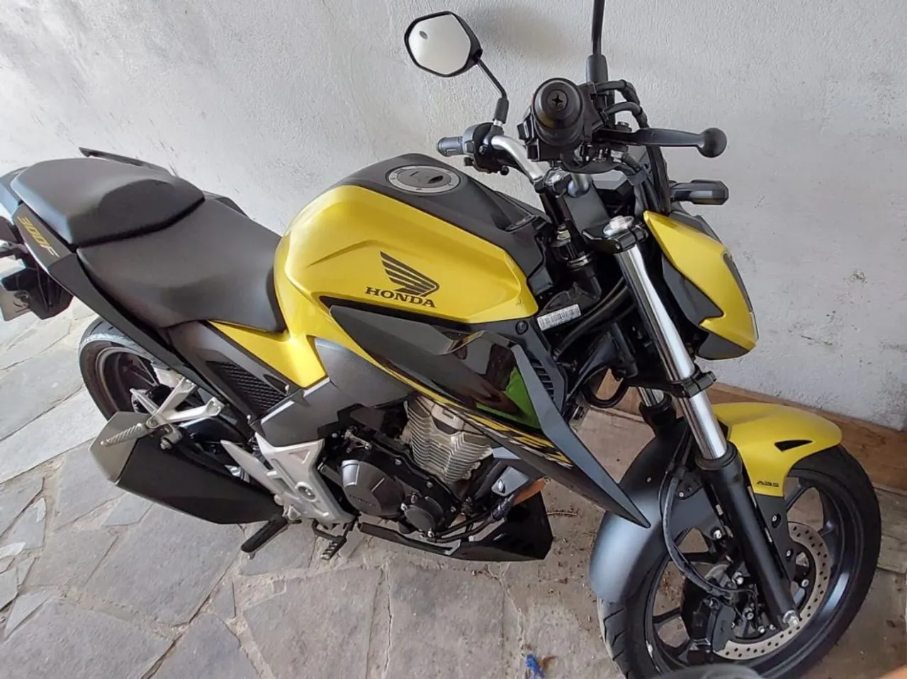 Honda CB 300f