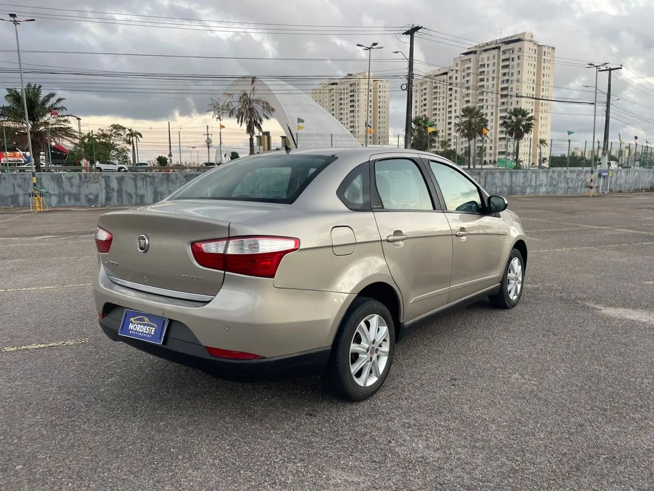 GRAND SIENA ATTRACTIVE 1.4 2013 - Foto 11