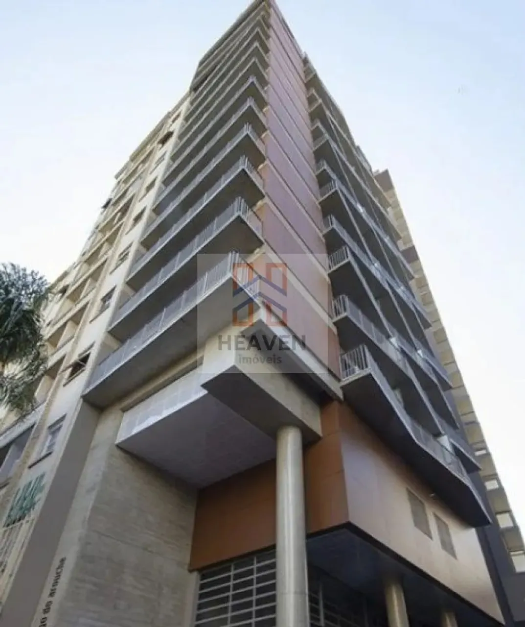 PRÓXIMO AO METRO REPÚBLICA, MOBILIADO, UM DORMITÓRIO, LIVING, COZINHA. PE DIREITO ALTO, IL