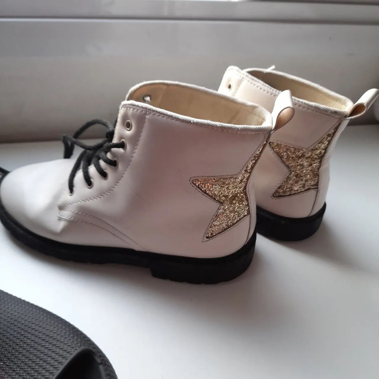 Kit de calçados infantis: Sandálias, chinelos e botas - Foto 2