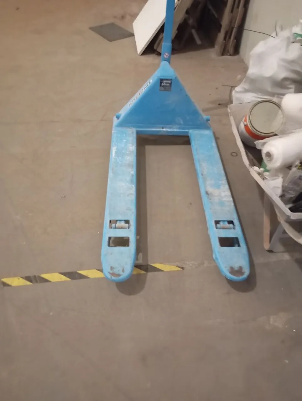 Paleteira Hidráulica Azul - Ideal para Manuseio de Cargas